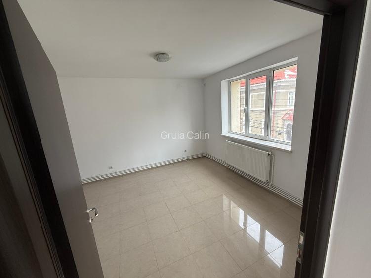 Casa de inchiriat - Ultracentral 324 mp utili + curte  - 5