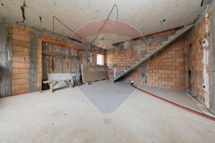 Casă P+1 la roșu + anexă mobilată - 27