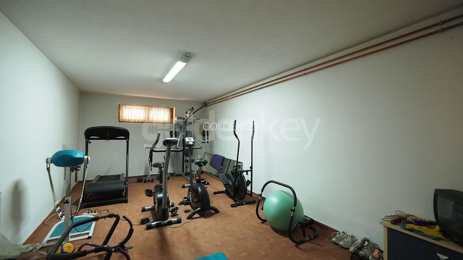 Vila cu 9 camere, 5 bai | D+P+1+M | 416mp teren - 25