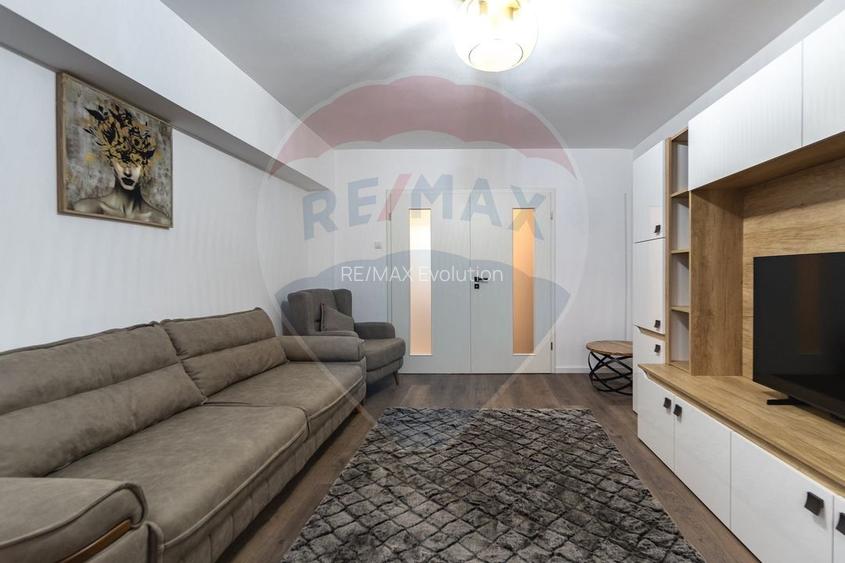 DE INCHIRIAT ap 3 camere- zona Cerna/ Tractorul! - 2