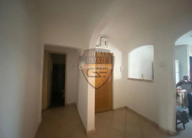 4 camere, Inel 2, etaj 3 / 4, decomandat, balcon 3.7 mp, gaze la usa, 69.2 mp - 3