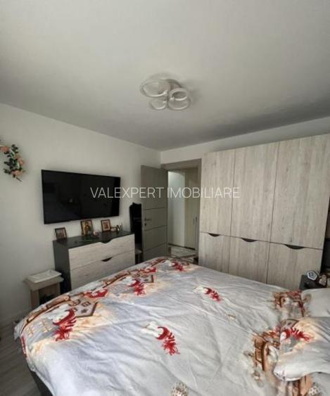 Metrou 1 Decembrie 1918, apart 2 cam, decom, et. 1/8 - 3