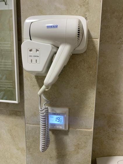 Se inchiriaza in centru apartament cu doua camere, pret 400 euro lunar.