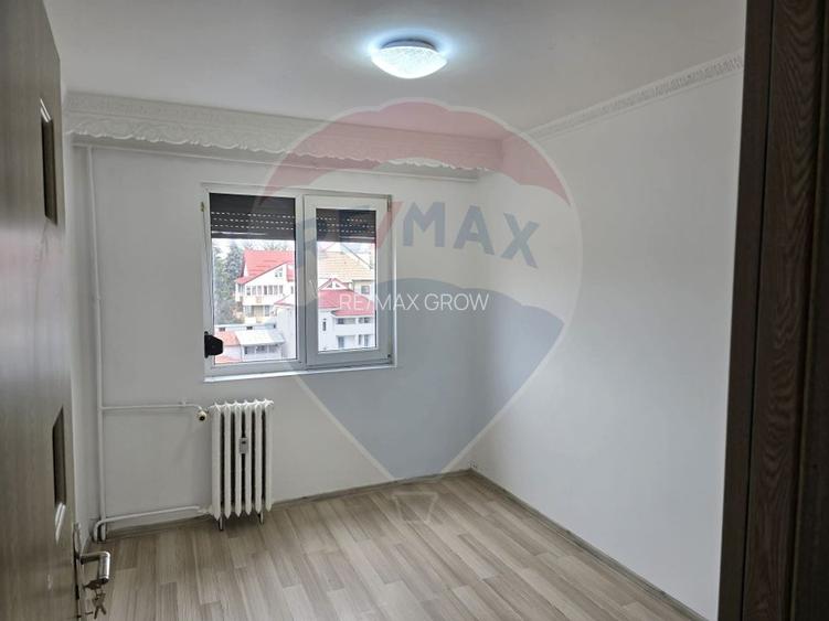 Apartament cu 3 camere de vânzare, strada Pictor Aman - 3