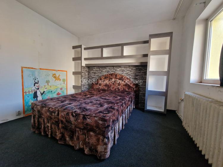 Navodari( Sud, Str Rândunelelor)- 2 camere decomandate, etaj 3/4, liber - 17