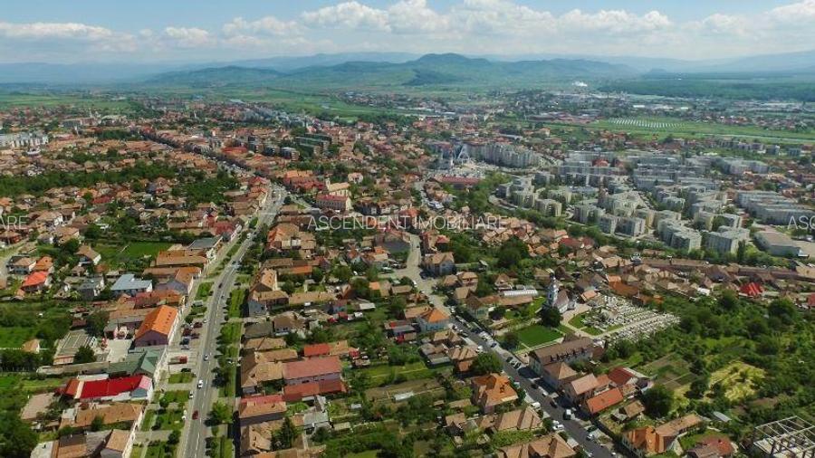 Teren intravilan, pe 5.800 mp, cu vedere frumoasa,in localitatea Reghin - 2