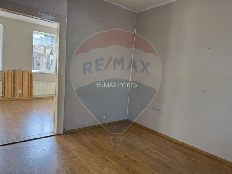 Apartament ultracentral cu curte, 2 unități locative. Str. Pitesti - 12