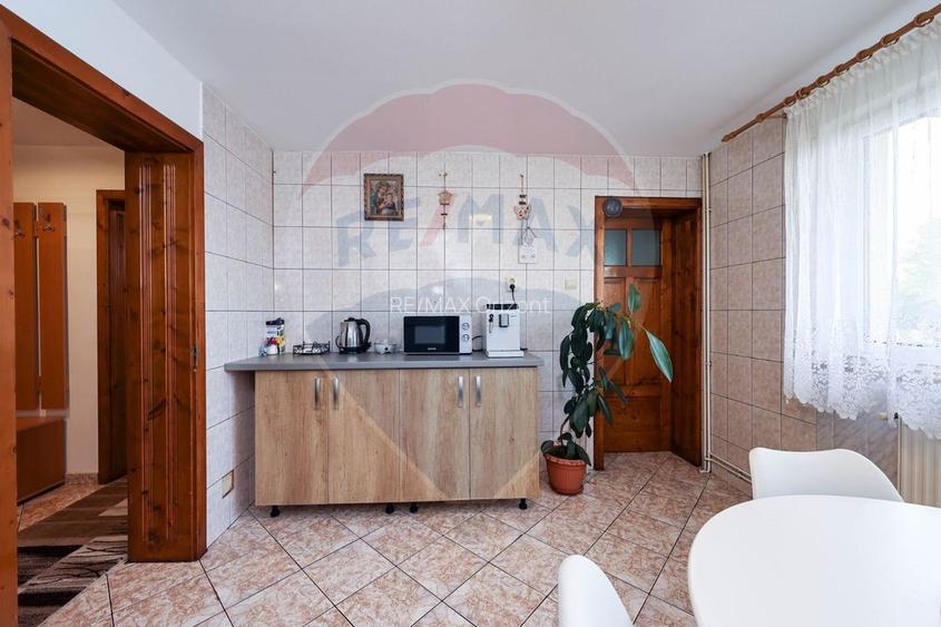 Vilă cu 8 camere de vânzare si spatiu comercial - 22