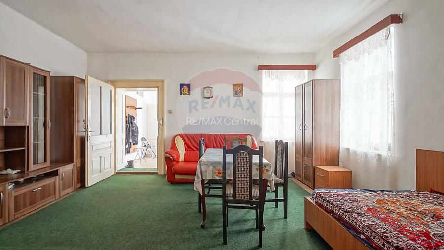 Casă de vânzare în centrul localității Prejmer, teren 5.055 mp! - 12