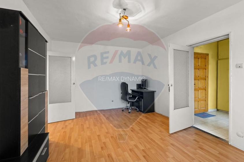 Apartament cu 2 camere de vânzare - zona Alfa - 3