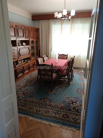 Casa cu etaj, 4 camere, central, acces in curte cu masina - 13