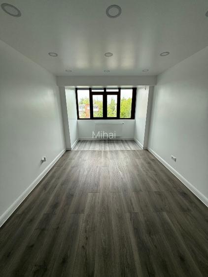 Apartament 3 camere semidecomandat de vânzare în Micro 40 stradal  - 5