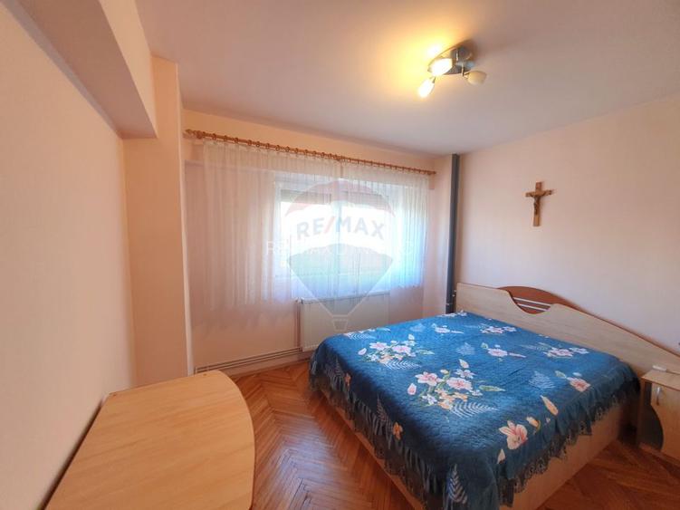 Inchiriez apartament 2 camere Vlaicu, decomandat, etaj 2, centrală gaz - 10