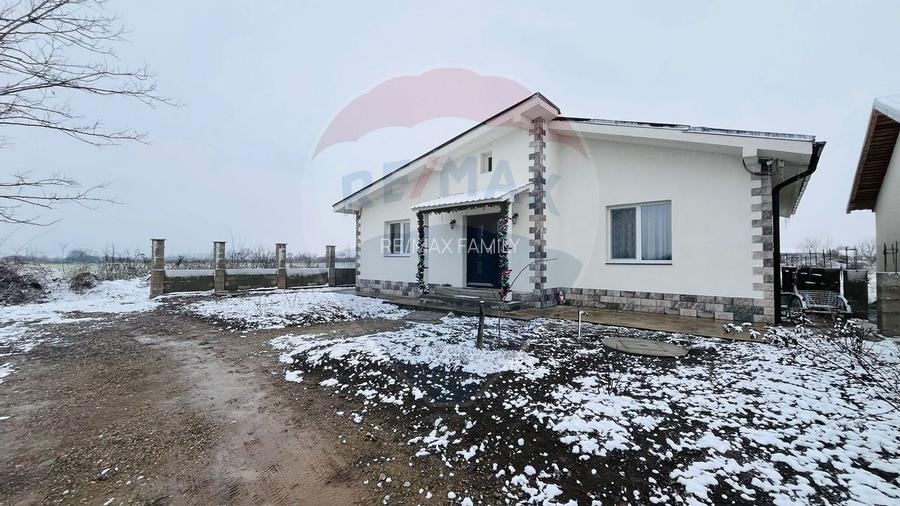 Casă / Vilă cu 4 camere de vânzare - 2