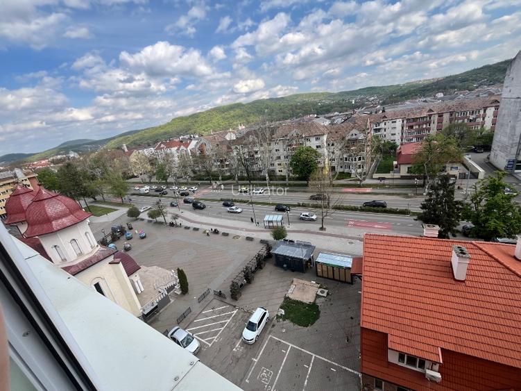 Independenței (școala gene.1), 4 camere, 2 băi, 2 balcoane, 86mp utili, 100mp to - 15