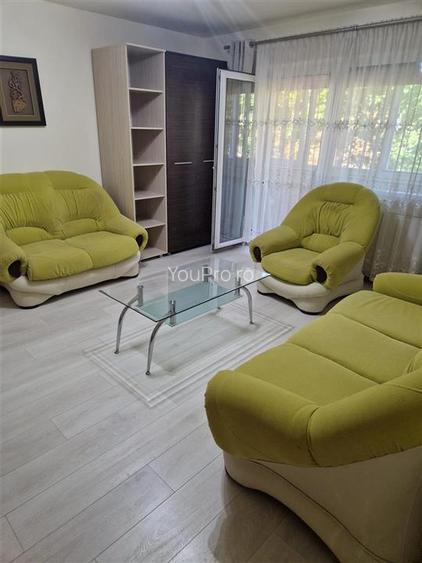 Dambovita 3 camere Decomandat etaj 4 - 12