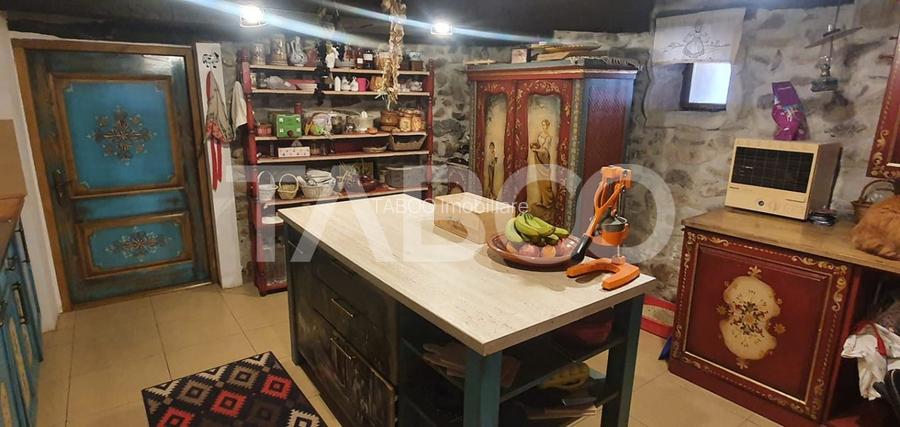 Casa de vanzare specific sasesc si atelier pret avantajos Cisnadioara - 19