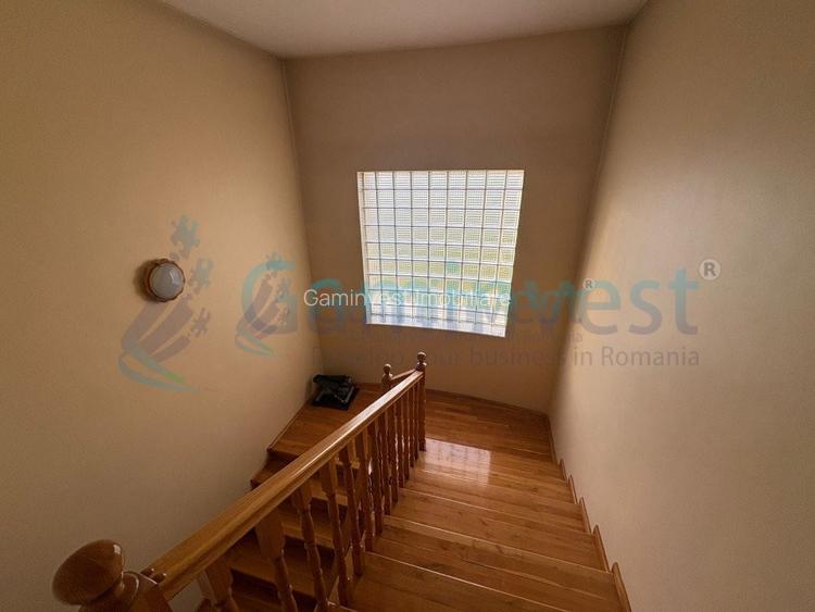 Vila cu 13 camere si 3000 mp de teren in Sanmartin, Bihor - 8