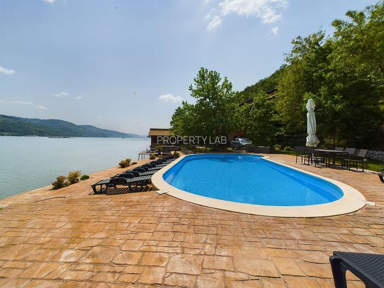 Pensiune de Lux pe Malul Dunării în Dubova - 4