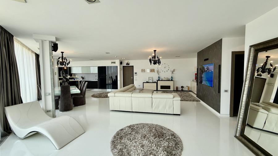 Penthouse UNIC 204 mp totali in Tomis Nord Constanta mobilat si utilat
