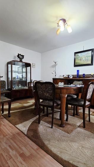 Vand apartament 3 camere