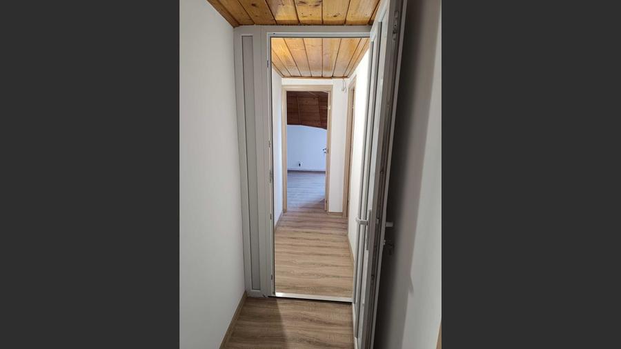 Casă / Clădire (Spațiu comercial) de închiriat