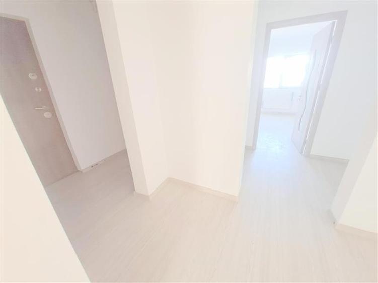 Apartament 3 decomandate, etaj 1, renovat, zona Ura