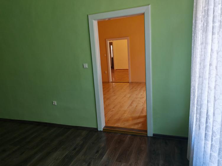 Apartament 3 camere liber la vanzare zona Piata Sfatului
