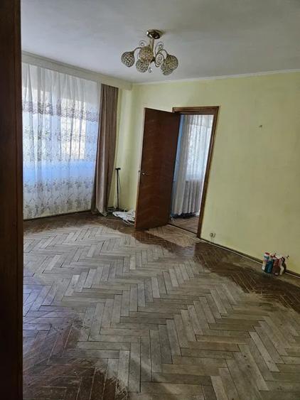 Apartament 3 camere cu balcon în KM 4-5 74500 euro
