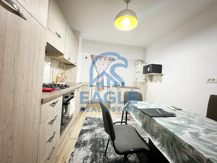 Gara - 2 Camere renovat decomandat cu balcon si vedere spre port - 11