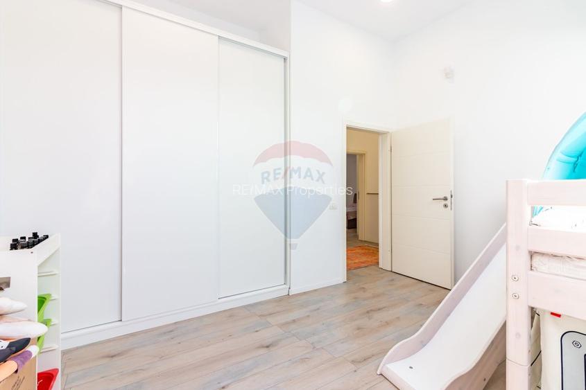 Casă / Vilă cu 5 camere de vanzare, Laguna Albastra, str. Fermei - 18