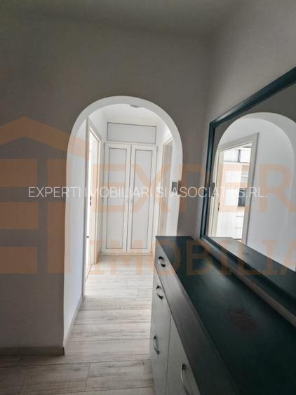 Apartament 3 camere, situat in zona Inel I - 12