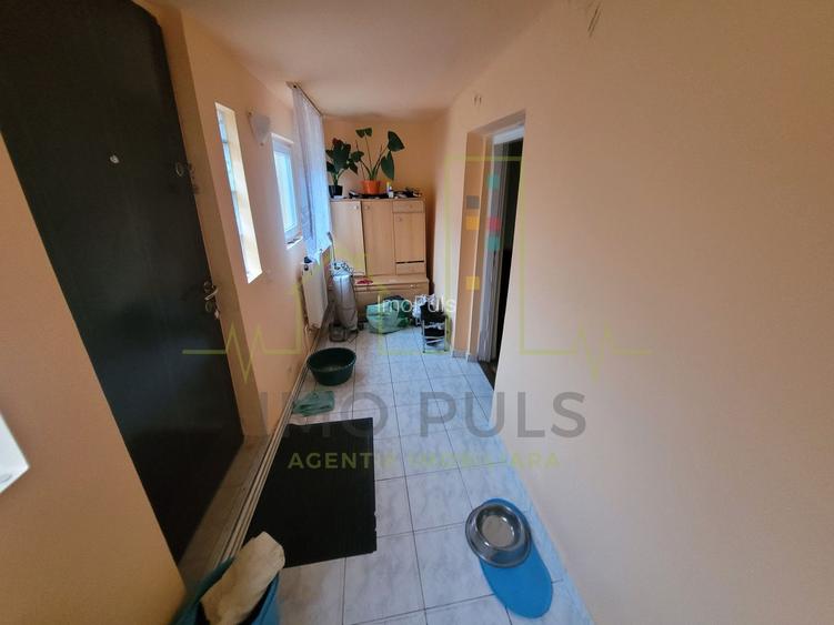 Casa in Ronat compartimentata in 2 apartamente cu intrari separate - 9