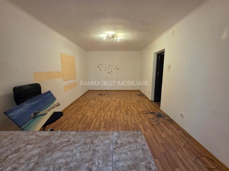 Titan, Basarabia, chiar pe Tina Petre, bloc 1980, reabilitat - 11