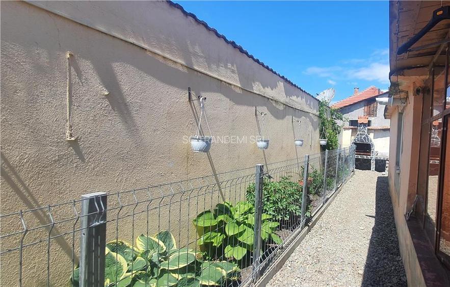 Oferta ! Imobil P+1 în zona Lupeni (reper supermarket Profi ) - 28