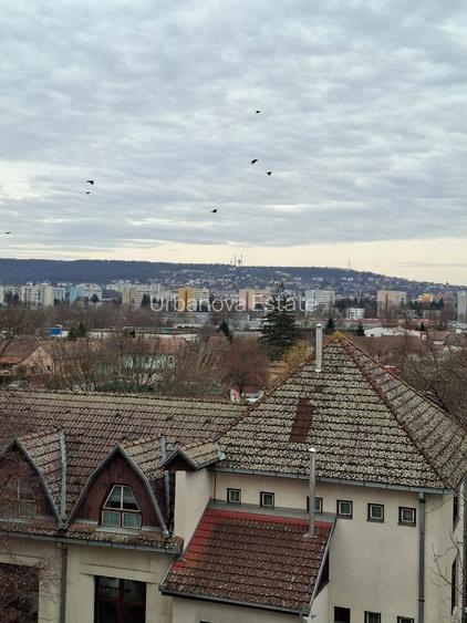 Apartament cu 3 camere,  et 4/8, 90 mp,  str Decebal/ Unirii - 10