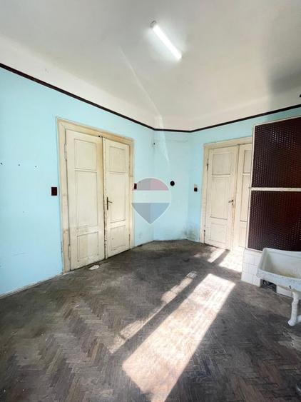 Apartament cu 1 camera de vânzare + boxa pe str George Cosbuc