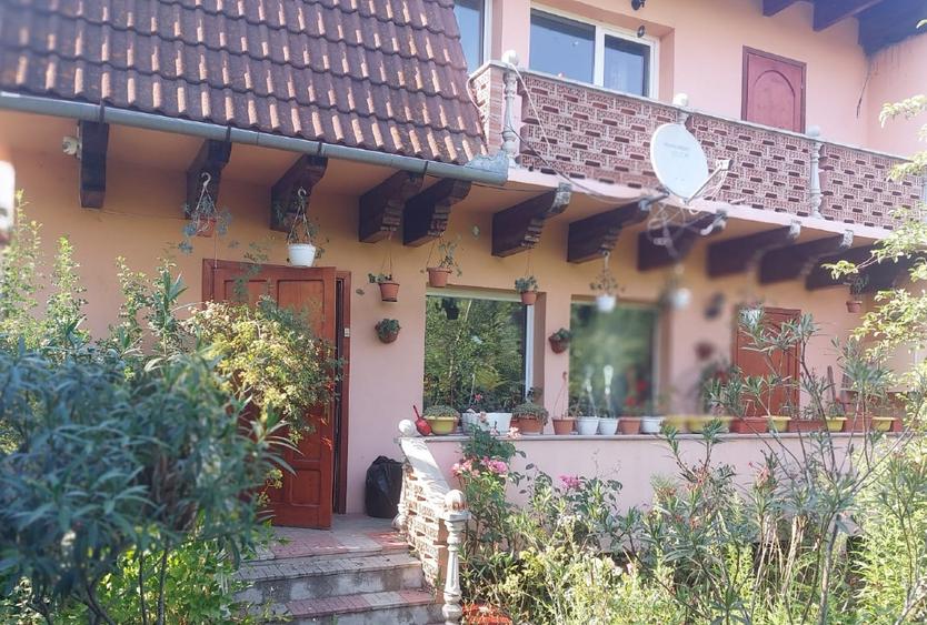Casă cu gradina in zonă liniștită cu acces privat