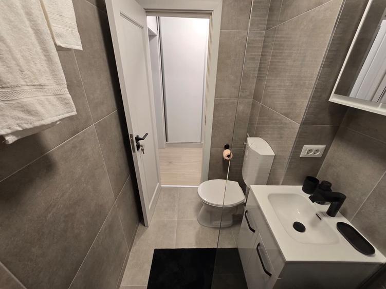 Metrou Costin Georgian, etaj 2, garsoniera moderna/lux, prima inchiriere.