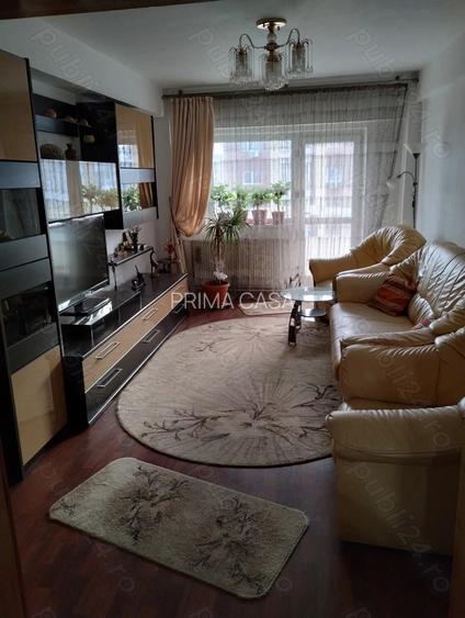 Apartament cu 3 camere zona 0 etaj 5 din 6 conf 1 decomandat Pret: 110.000 neg. - 3