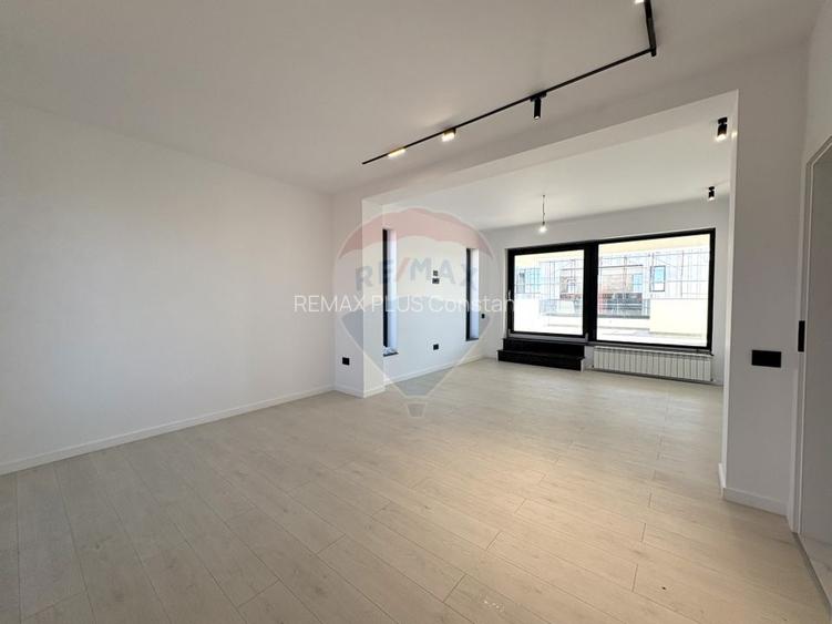 Casă / Vilă cu 8 camere de închiriat în zona Faleza Nord - 15