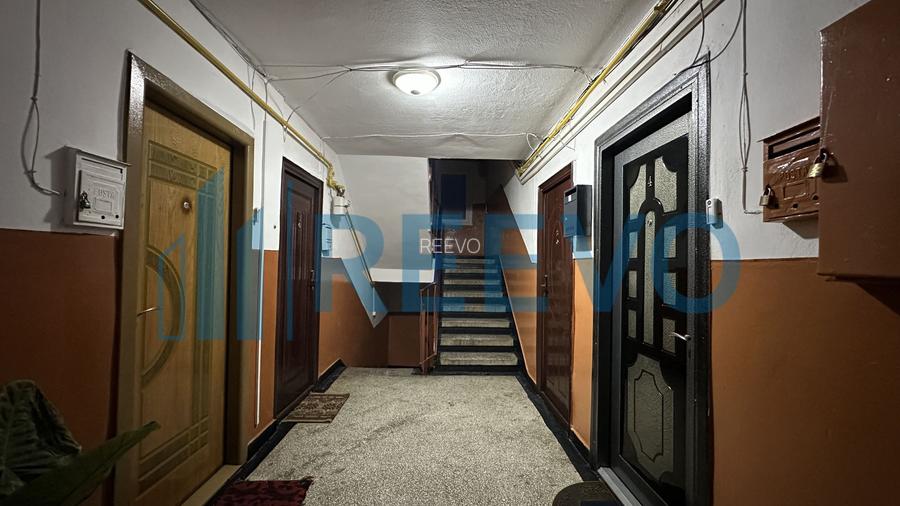 Apartament cu 3 camere de vânzare, în Buhuși - 12