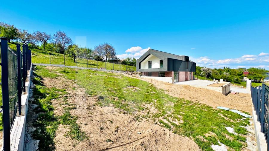 Casă arhitectură modernă cu panoramă spre Munții Făgăraș și Cetatea Cisnădioara - 16