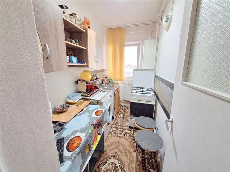 Apartament 2 camere, cu centrala, zona Scolii 16 - 12