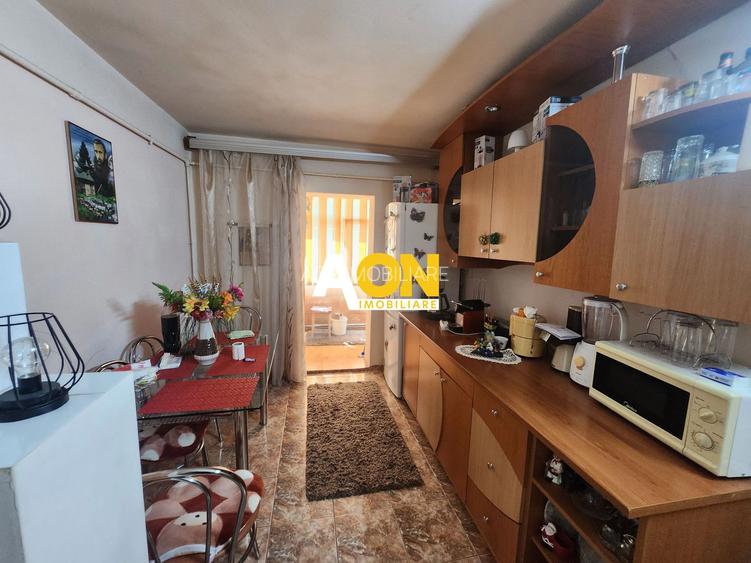 De vanzare apartament 2 camere, zona Sub stadion - 2