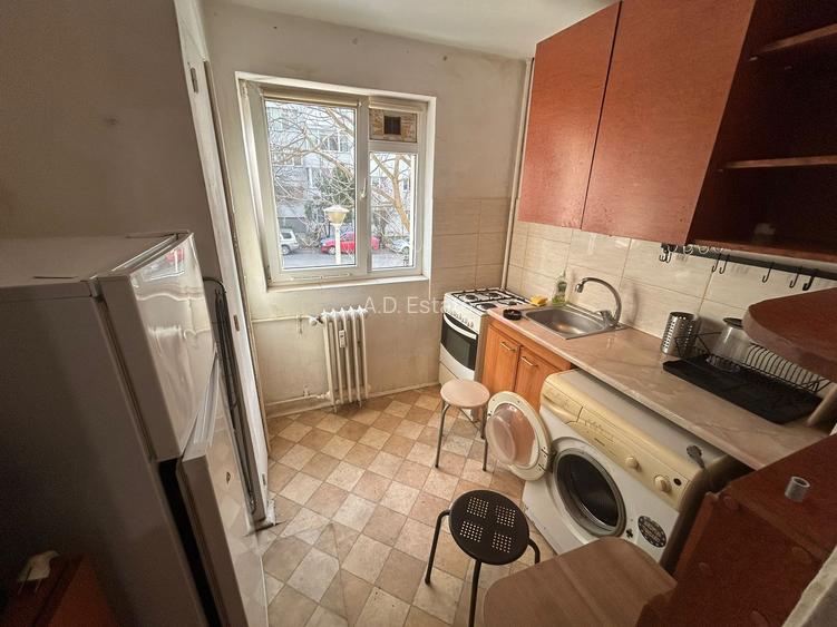 Garsoniera Titan Etaj 1 Bloc 1974 Reabilitat 7 Min Metrou - 3