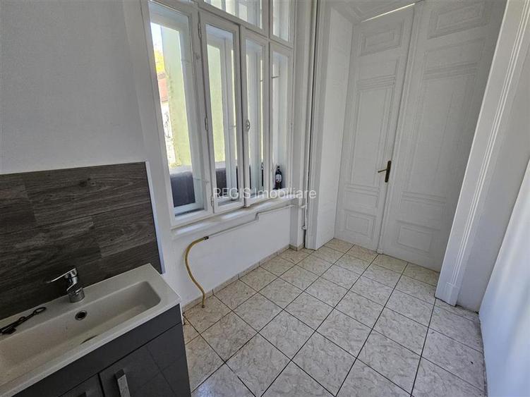 Studio Livada Postei  ULTRACENTRAL Brasov cu parcare, beci si anexa - 10