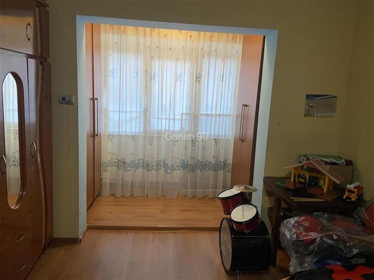 Apartament 2 camere ,56 mp, zona Longinescu , decomandat, imbunatatit , liber - 8