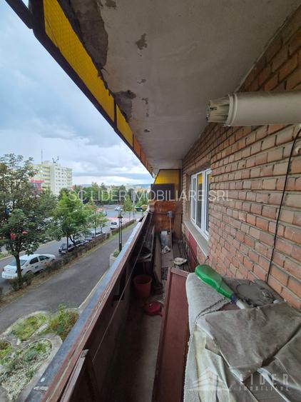 Apartament cu   3 camere  decomandat zona Piata Zorilor  etaj 1 - 8