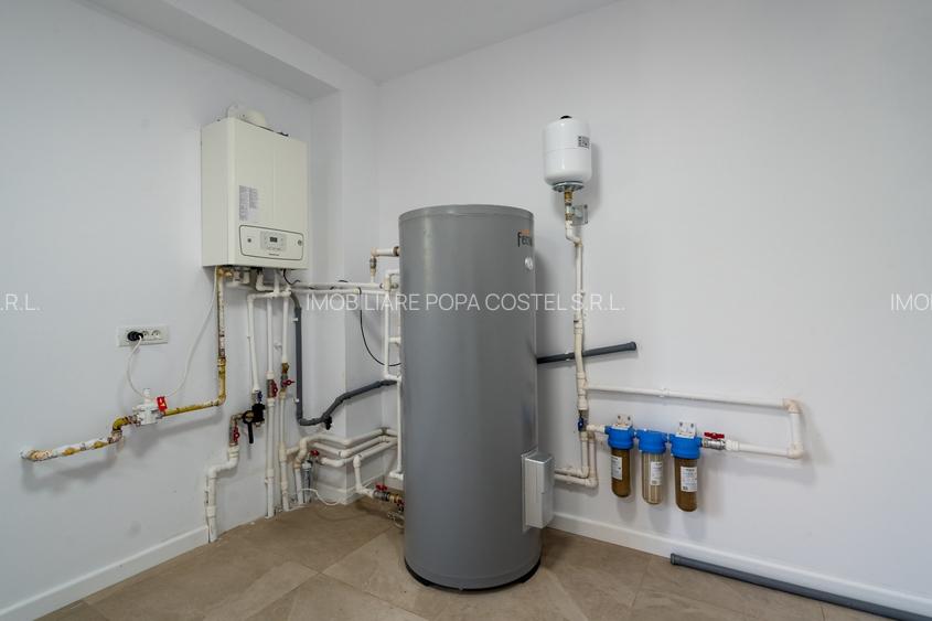 Otopeni central - Calea Bucurestilor (DN1) vila P+2 cu 7 camere 6 bai, parcare